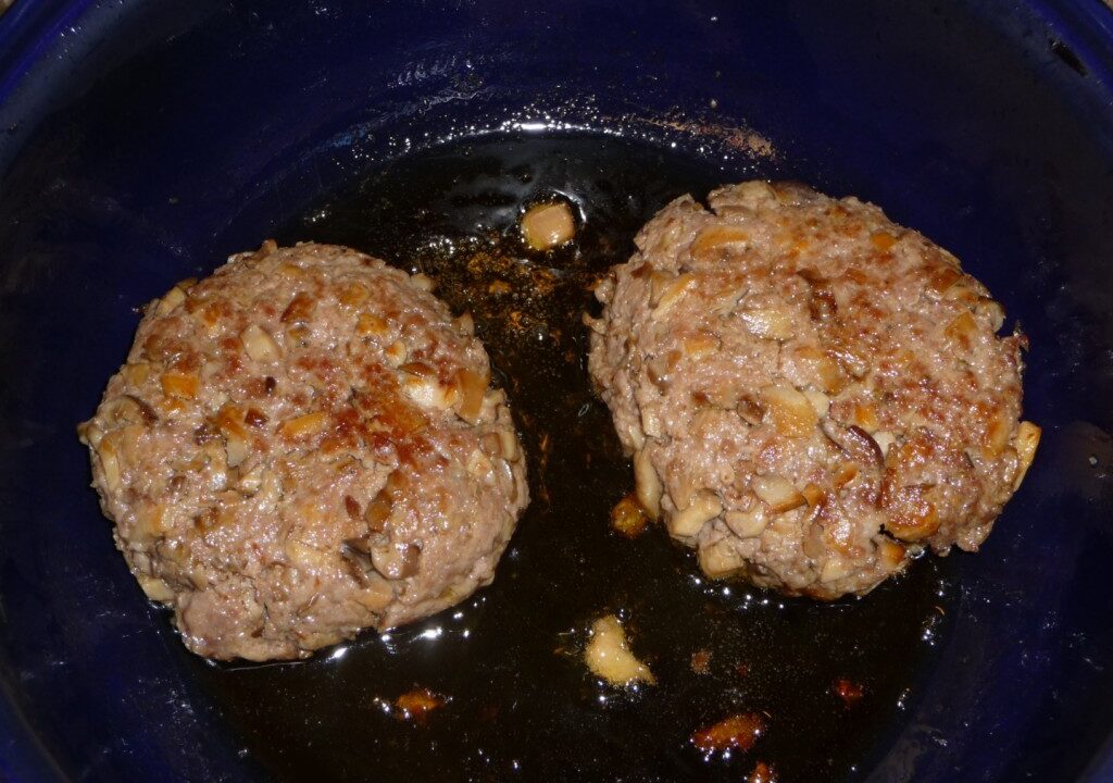 Hamburger van gehakt en oesterzwammen