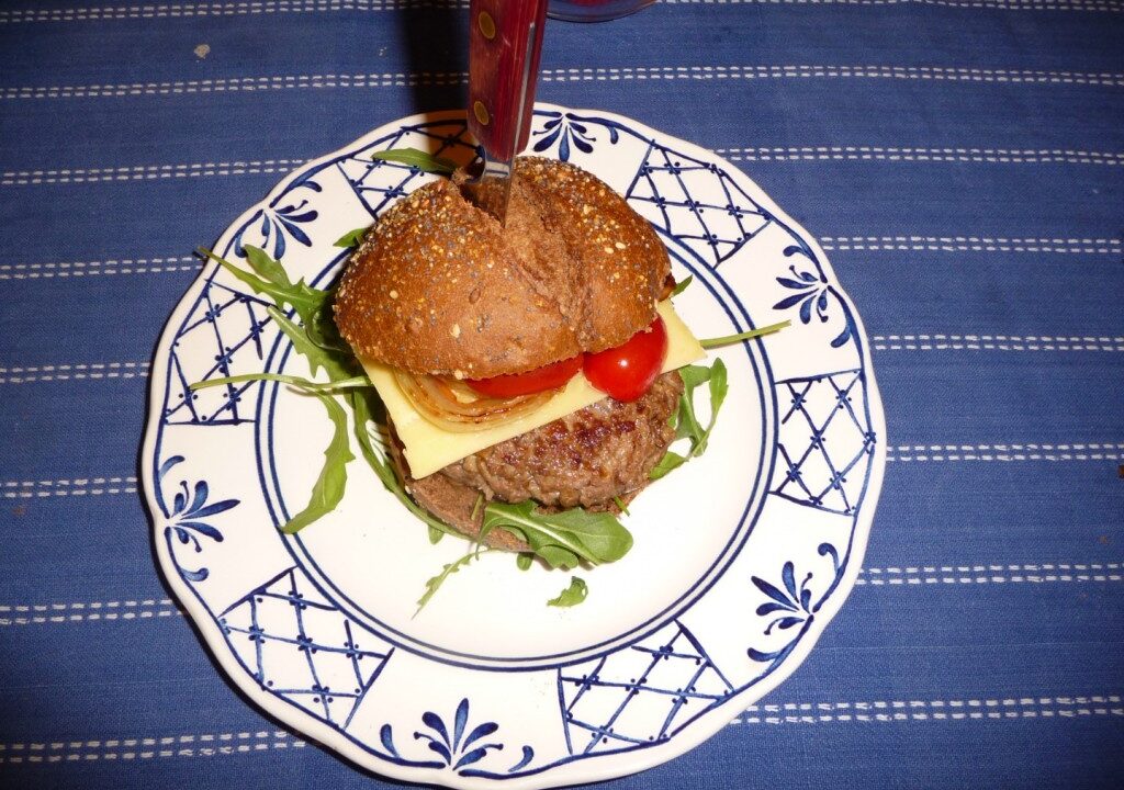 Hamburger van gehakt en oesterzwammen