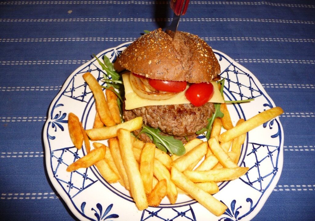 Hamburger van gehakt en oesterzwammen