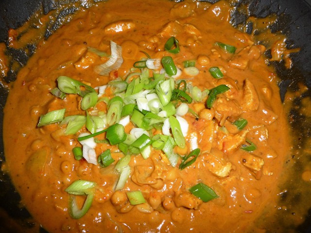 Romige Indiase kip curry met kikkererwten