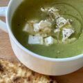 Snelle courgettesoep met witte kaas