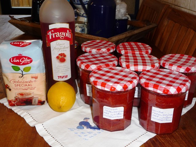 Aardbeien rabarberjam