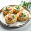 Aardappelpannekoekjes met Gerookte Vis en Dille-crême