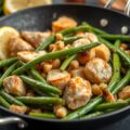 Aardappelwokjes met kip en boontjes