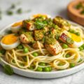 Caesarsalade met kip groene pesto