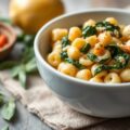 Macaroni met spinazie en kees