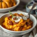 Pastinaak pompoen stamppot met chili, pecannoten en mozzarella