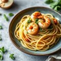 Pittige spaghetti met knoflookgarnalen en bosui-pesto