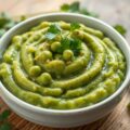 Puree van erwten met koriander