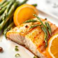 Zalm met Sinaasappel-Limoenjus en Groene Asperges
