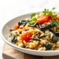 Zwarte kool in Rijst met een salade van Palmkool