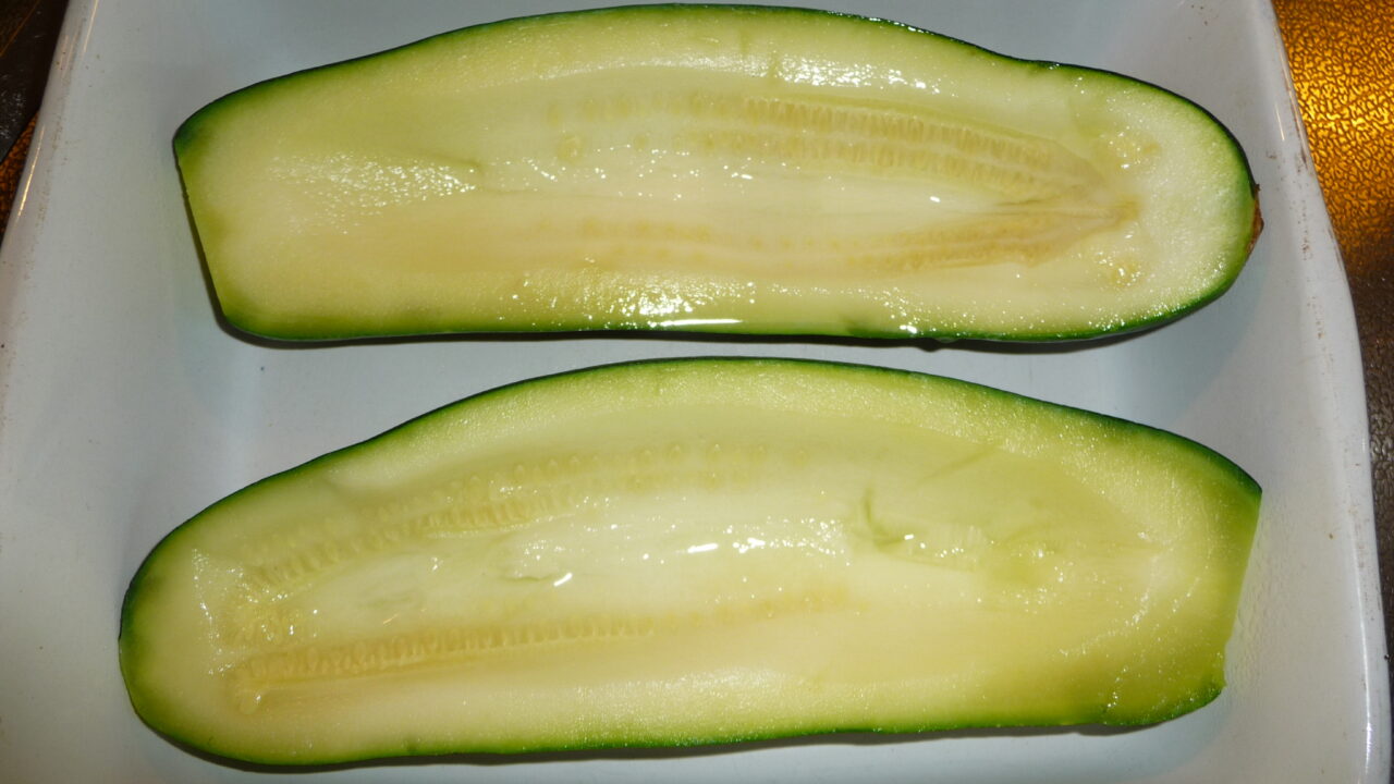 Courgette gevuld met gerookte zalm, kaas en ei, foto 3