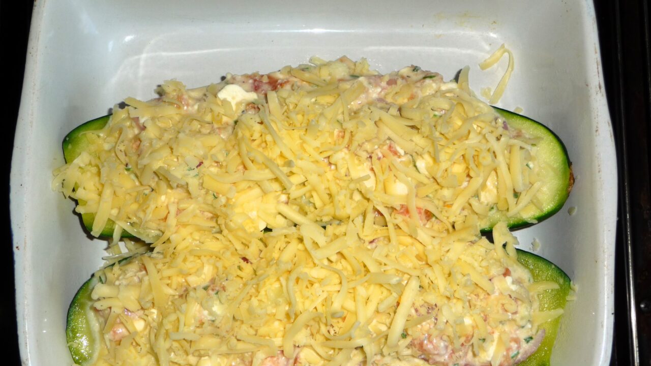 Courgette gevuld met gerookte zalm, kaas en ei, foto 7