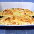Courgette gevuld met gerookte zalm, kaas en ei