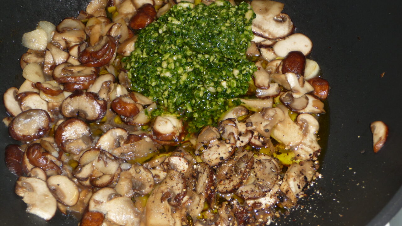 Pasta met pesto en biefstuk (Pasta con pesto e bistecca), foto 3