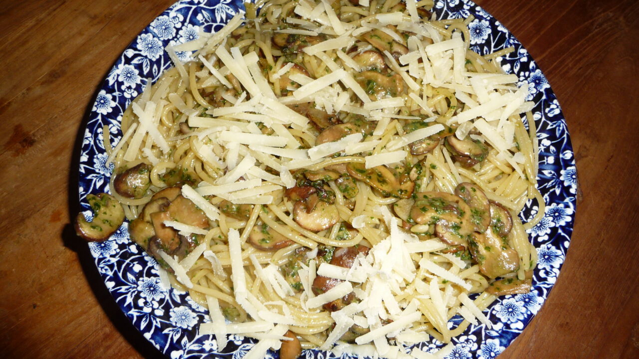 Pasta met pesto en biefstuk (Pasta con pesto e bistecca), foto 5