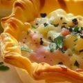 Bladerdeegbakjes met aspergeragout en ham