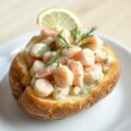 Aardappel gevuld met garnalen