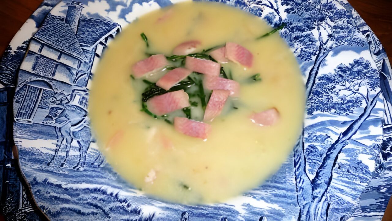 Aardappelsoepje met gerookte paling en katenspek