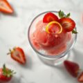 Aardbeiensorbet met sinaasappel