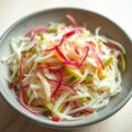 Acar van witte kool en Grannysmith-appels