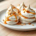 Amandelmeringues met karamelroom