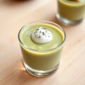 Amuse als avocadosoepje met ricotta