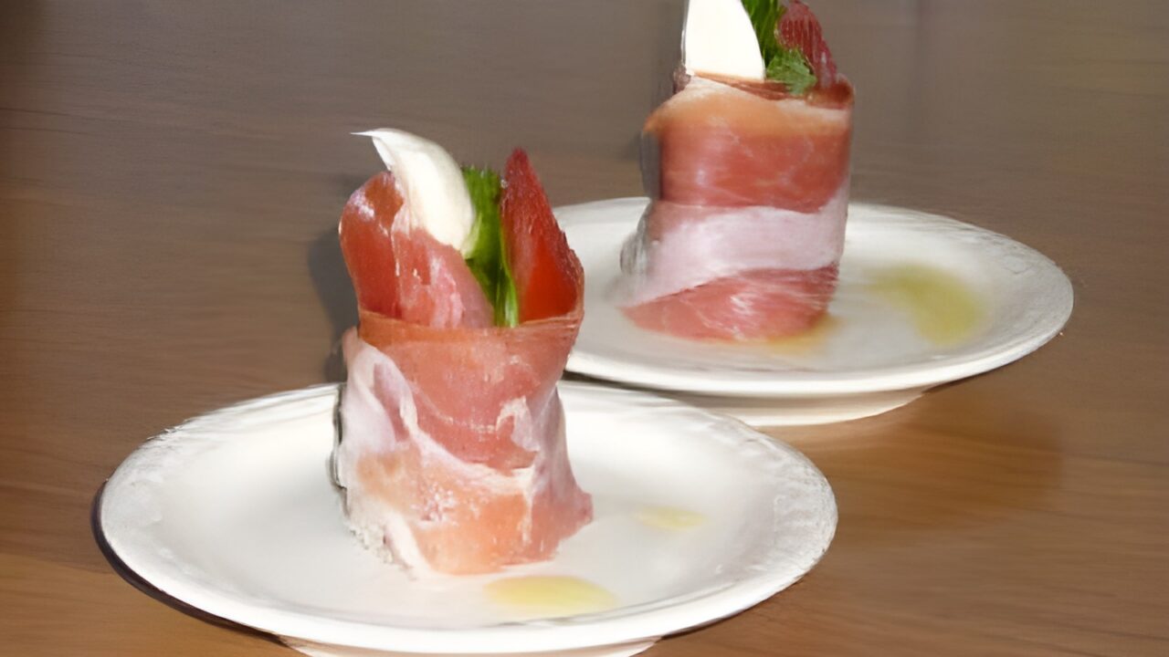 Amuse van rolletjes ham en buffel mozzarella