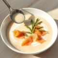 Aspergeroomsoep met gerookte heilbot en gerookte zalm