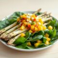Asperges met mangosalsa