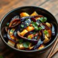 Aubergine met een Eitje Geroerbakt