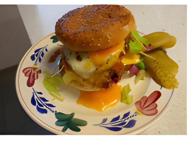 Bacon-Burger….met cheddar en een eitje.
