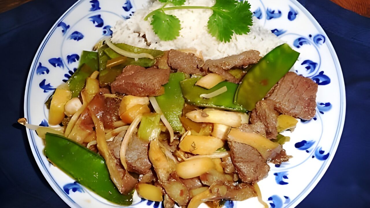 Biefreepjes met Aziatische asperges uit de wok (slank)