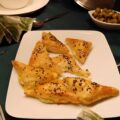 Bladerdeeghapjes gevuld met feta en honing