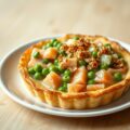 Bladerdeegtaart met zalm en tuinerwten