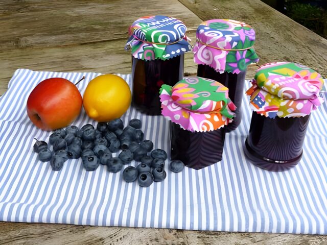 Blauwe bessenjam met appel en citroen