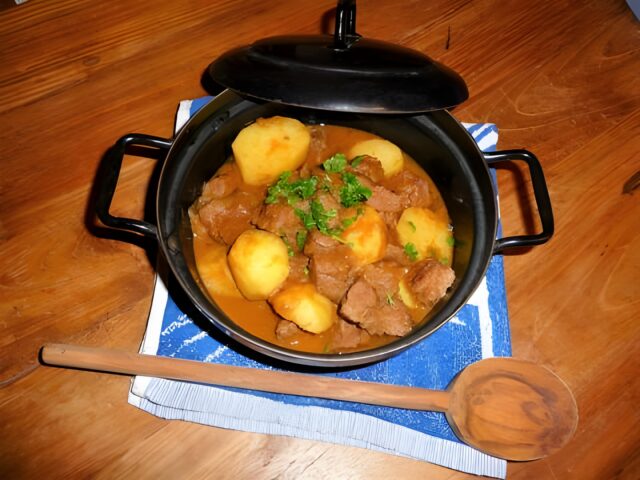 Bográcsgulyás (Hongaarse goulash)