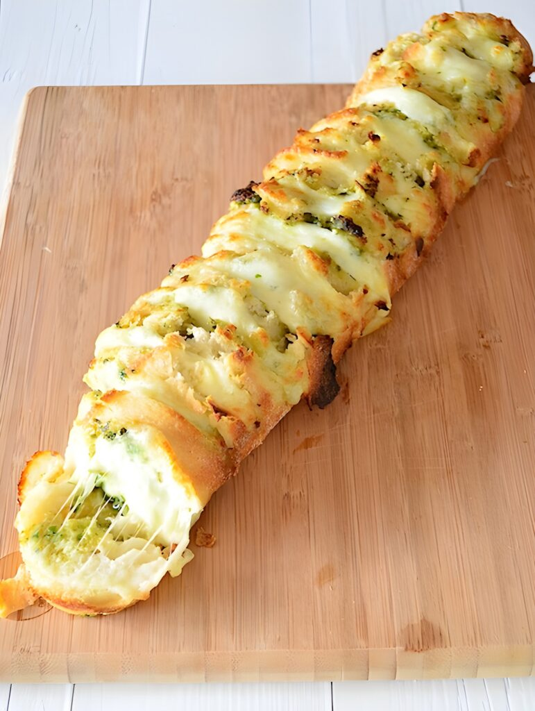 Borrelstokbrood met pesto en mozzarella