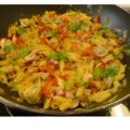 Camping gemak 5 pasta-pannetje met prei en champignons.