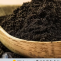 Crumble of poeder van zwarte olijven