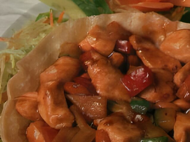 Chinese kip met gon-bao saus