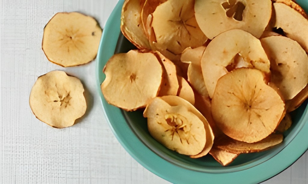 Compote van gedroogde appeltjes met honing en kaneel