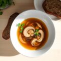 Consommé met paddenstoelen