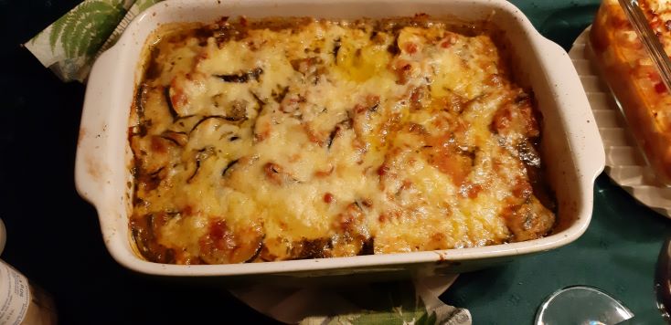 Ovenschotel van courgette met pesto, tomaat en mozzarella