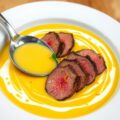 CREME VAN GELE PAPRIKA MET OSSEHAAS