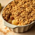 Crumble met peer, appel en kaneel