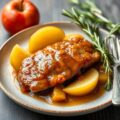 Eendelever met appelcompote