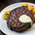 Entrecote met prei en mascarpone