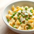 Farfalle met doperwten en kaas