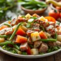 Feestelijke salade met diverse vleeswaren